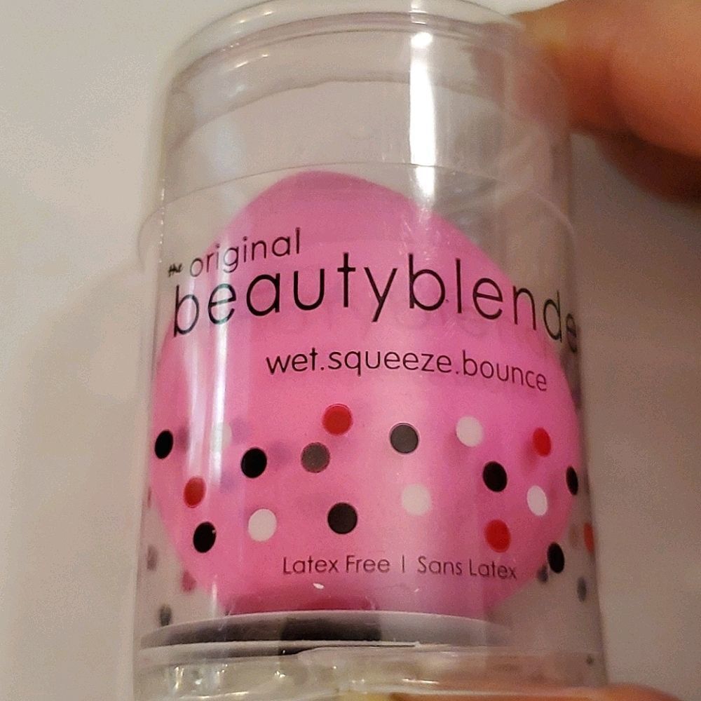 The Original Beauty Blender Sponge Applicator
